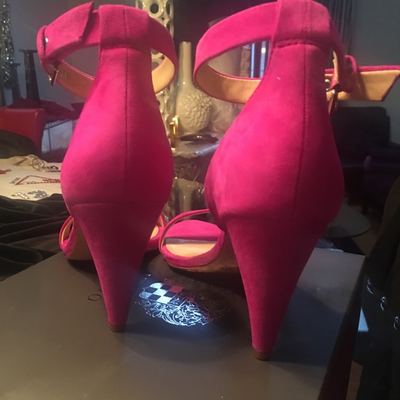 Vince Camuto ‘Pretty in Pink’ Suede Heels(Size 10) - Picture 4 of 5